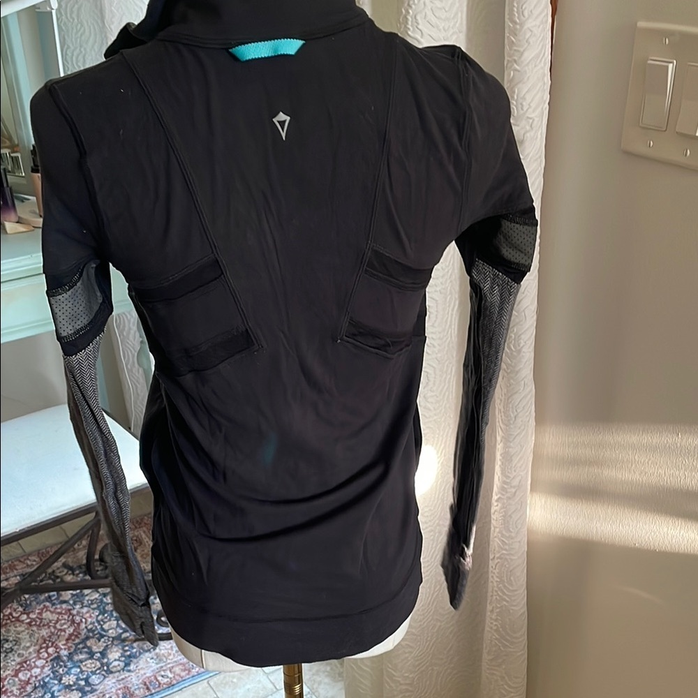 Ivivva Black Half-Zip Pullover Fits Women 0-4 Running Top - Picture 7 of 7